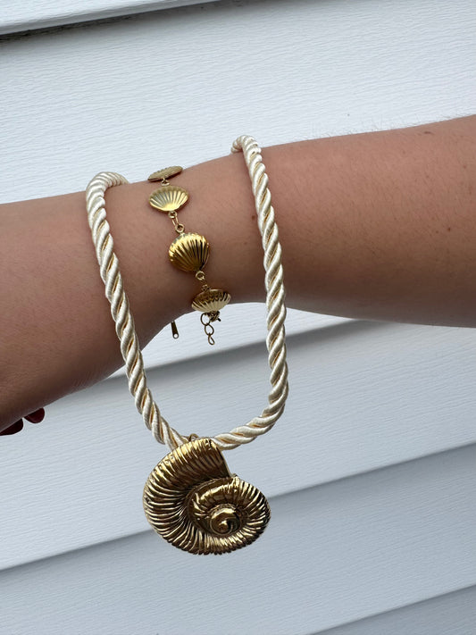 Eva Shell Bracelet